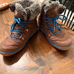 Columbia Brown Winter Boots with Blue Interior
